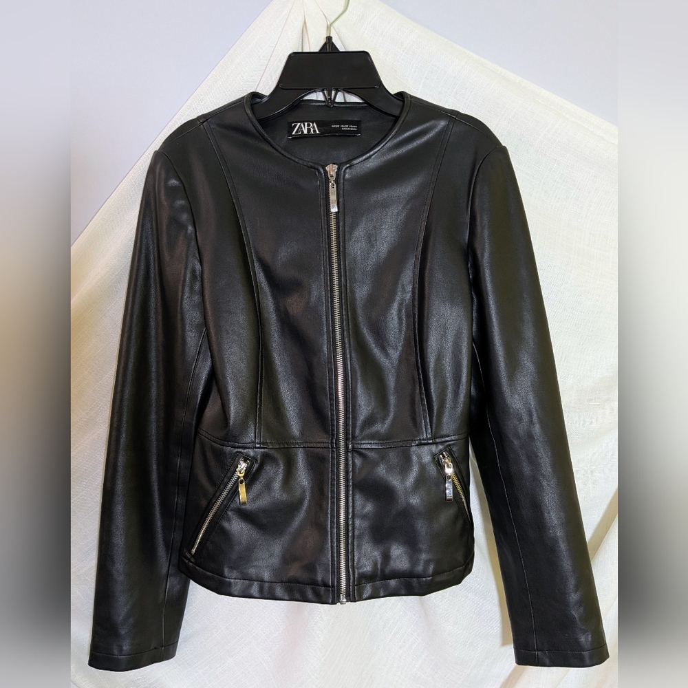 XS Zara - Black Modern Faux Leather Jacket